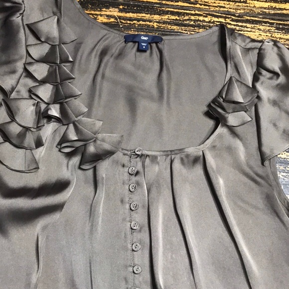 Gap woman’s Cap Sleeve Blouse - Picture 2 of 6